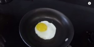frying a perfect circular egg